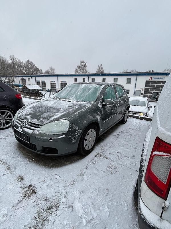 Grau Gebraucht 2005 VW Golf V Kleinwagen | 600 € (Superpreis) - Bild 1/4