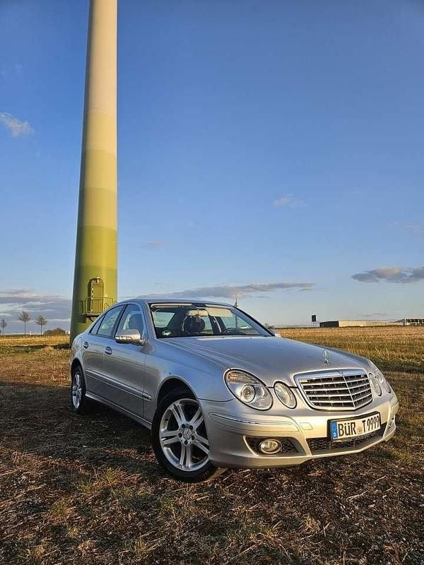 Silber Gebraucht 2006 Mercedes E220 Elegance Limousine | 7.000 € (Etwas zu teuer) - Bild 1/4