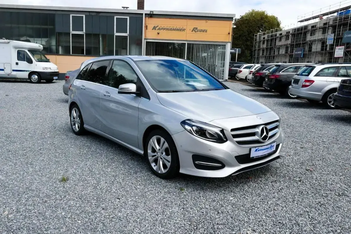 Gebraucht Mercedes B180 Urban 109 PS (80 kW) 2015 Silber Kleinwagen