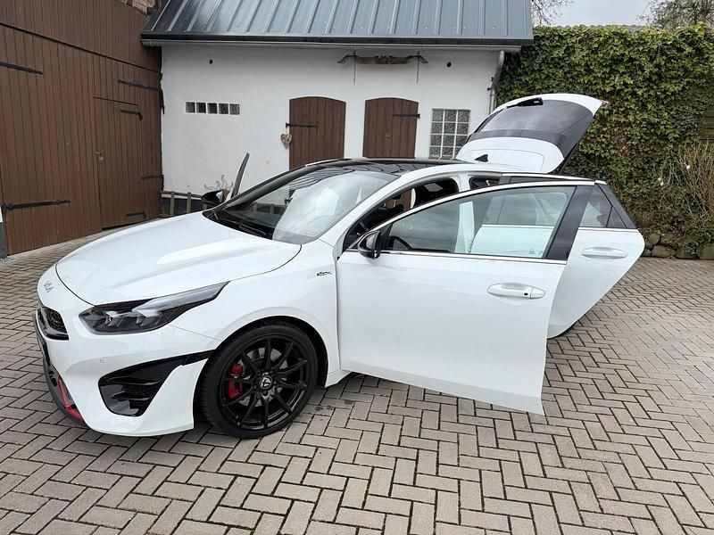 Gebraucht Kia ProCeed GT GT 204 PS (150 kW) 2022 Weiß Kleinwagen