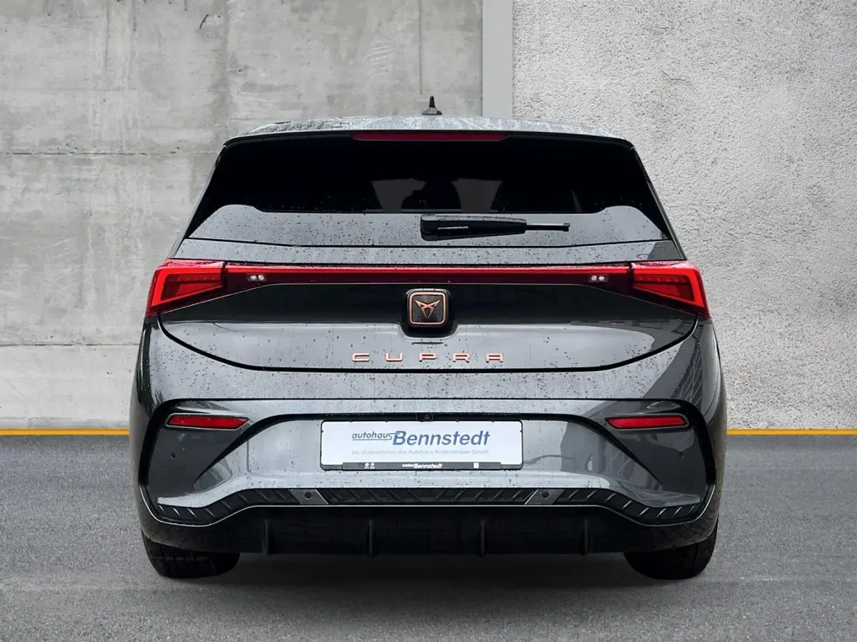 Gebraucht Cupra Born 150 kW (204 PS) 2023 Quasargrau Kleinwagen