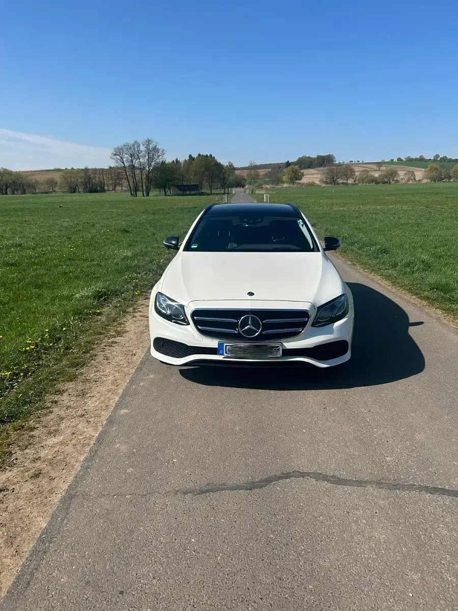 Gebraucht Mercedes E300 Avantgarde 245 PS (180 kW) 2019 Weiß Kombi