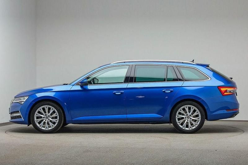 Gebraucht Skoda Superb Style 218 PS (160 kW) 2022 Raceblau metallic (metallic) Kombi