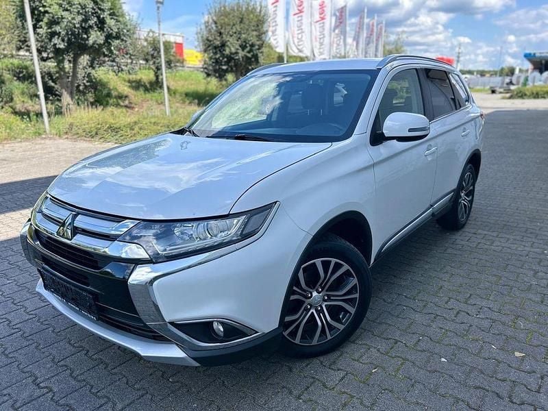 Weiß Gebraucht 2016 Mitsubishi Outlander Plus SUV | 11.200 € (Guter Preis) - Bild 1/4