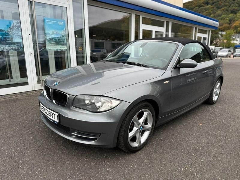 Grau Gebraucht 2009 BMW 123 Cabriolet Sport Line Cabrio | 7.980 € (Fairer Preis) - Bild 1/4