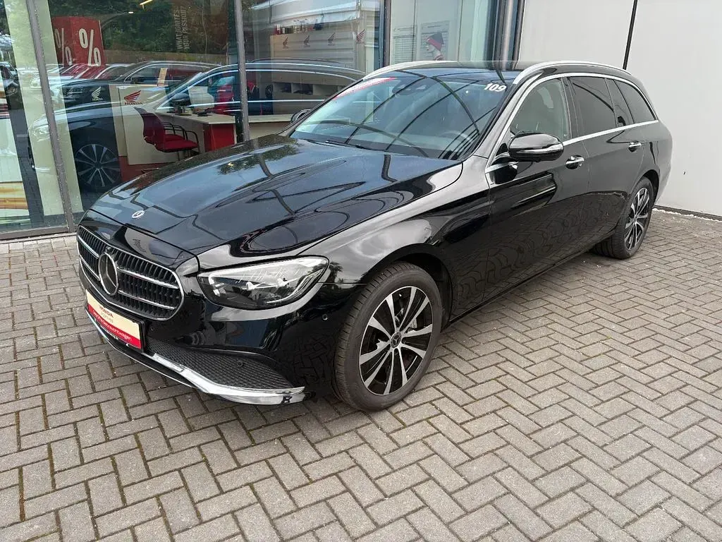 Gebraucht Mercedes E300 194 PS (142 kW) 2022 Schwarz Kombi