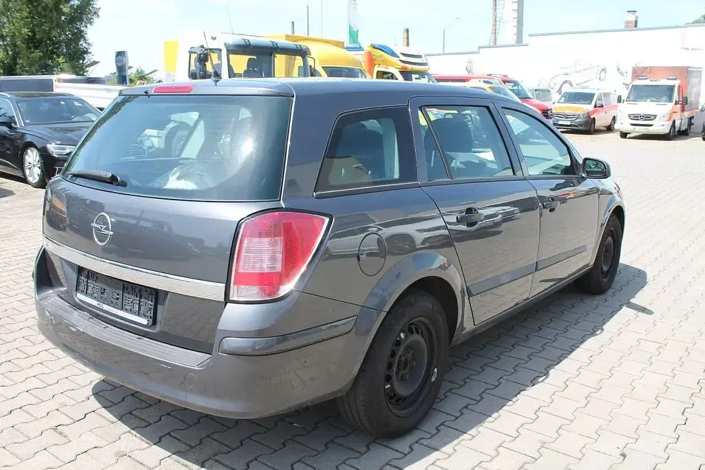 Gebraucht Opel Astra Selection 116 PS (85 kW) 2009 Grau Limousine