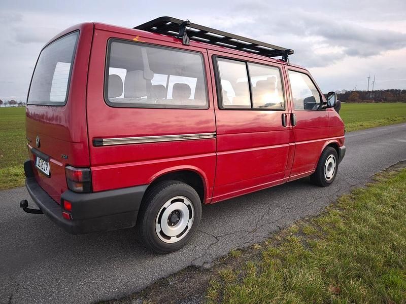 Gebraucht VW Caravelle 88 PS (64 kW) 1999 Rot Van / Kleinbus