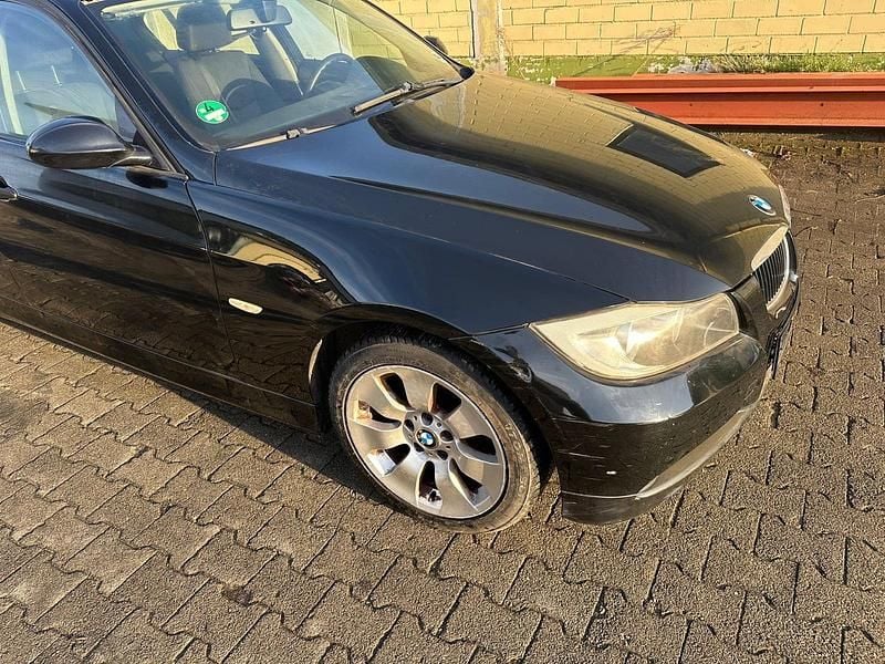 Gebraucht BMW 318 129 PS (94 kW) 2006 Schwarz Limousine