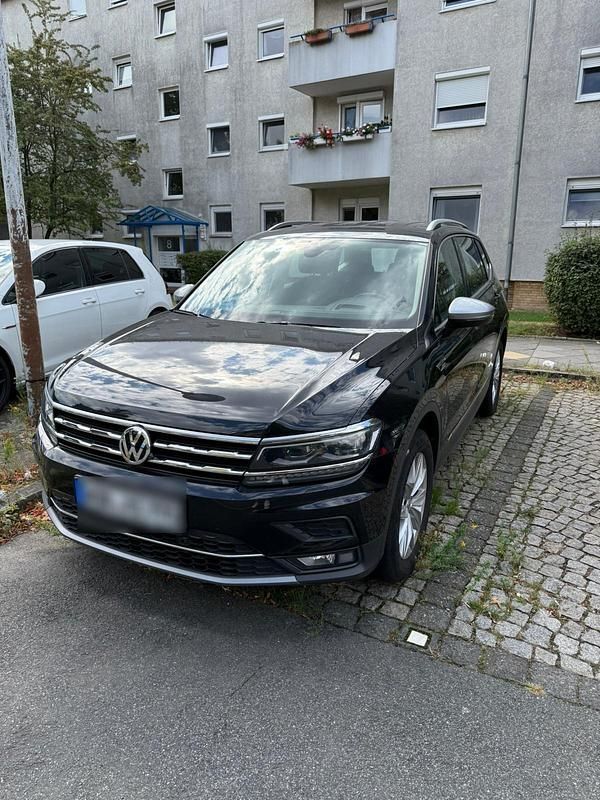 Schwarz Gebraucht 2021 VW Tiguan Allspace Highline SUV | 30.200 € (Superpreis) - Bild 1/4