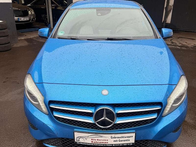Gebraucht Mercedes A180 109 PS (80 kW) 2012 Suedseeblau  metalliclack Kleinwagen