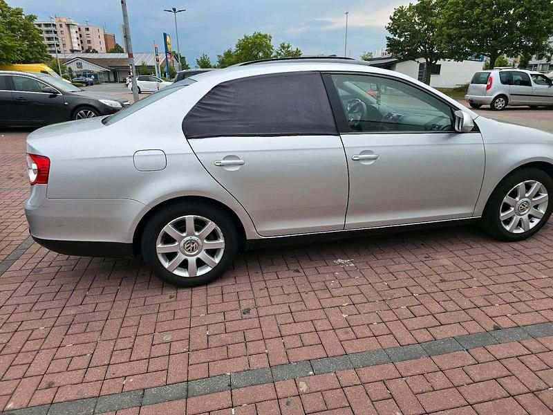 Gebraucht VW Jetta 102 PS (75 kW) 2006 Silber Limousine