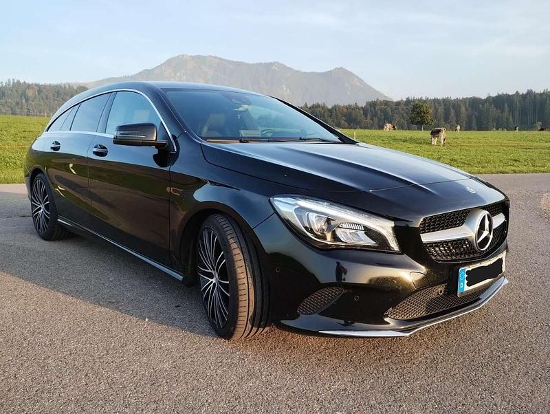 Gebraucht Mercedes CLA200 Shooting Brake Edition 136 PS (100 kW) 2016 Schwarz Kombi