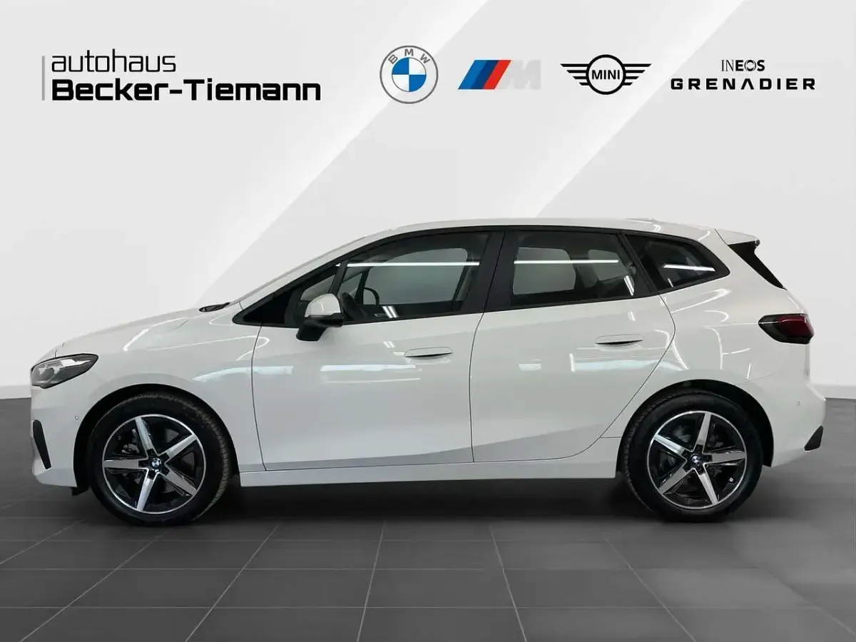 Gebraucht BMW 223 Active Tourer Sport Line 204 PS (150 kW) 2023 Alpinweiß uni Van / Kleinbus