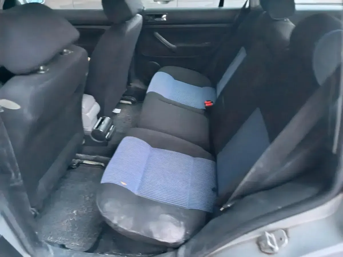 Second-hand VW Golf IV 105 CP (77 kW) 2001 Argintiu Break