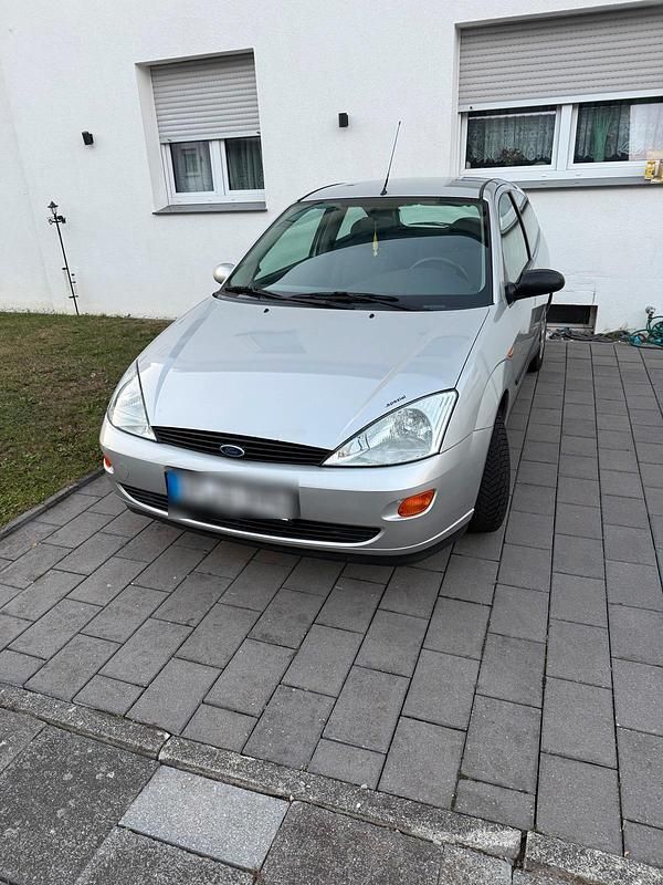 Silber Gebraucht 2001 Ford Focus Limousine | 1.250 € (Fairer Preis) - Bild 1/4