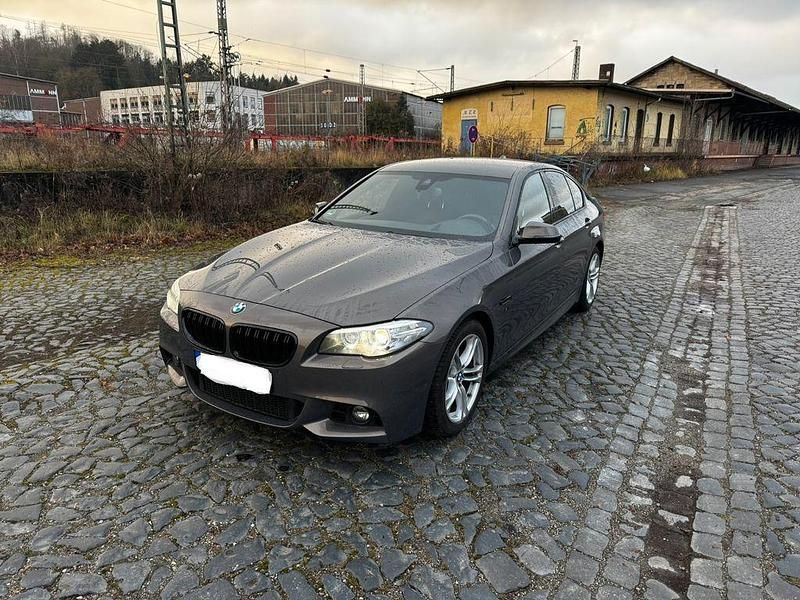Braun Gebraucht 2016 BMW 520 M Sport Limousine | 15.750 € (Fairer Preis) - Bild 1/4