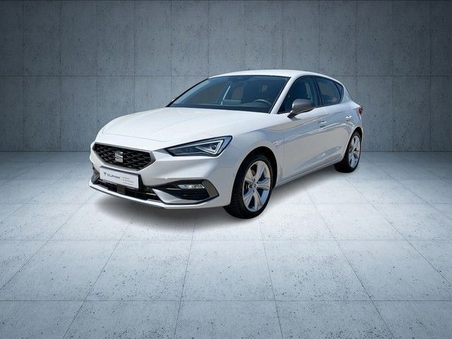 Weiß Gebraucht 2024 Seat Leon FR Limousine | 26.477 € (Fairer Preis) - Bild 1/4