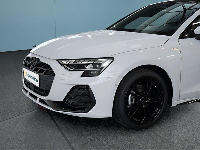 Weiß Neu 2025 Audi A3 Sportback Kleinwagen | 43.699 € (Etwas zu teuer) - Bild 1/4