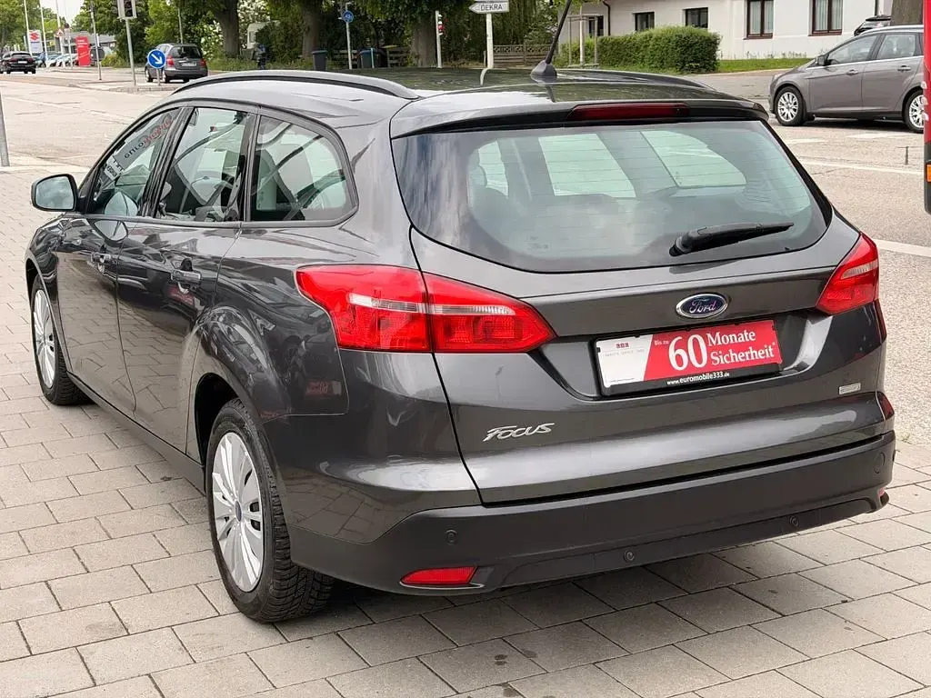 Used Ford Focus 125 HP (91 kW) 2018 Grey Sedan