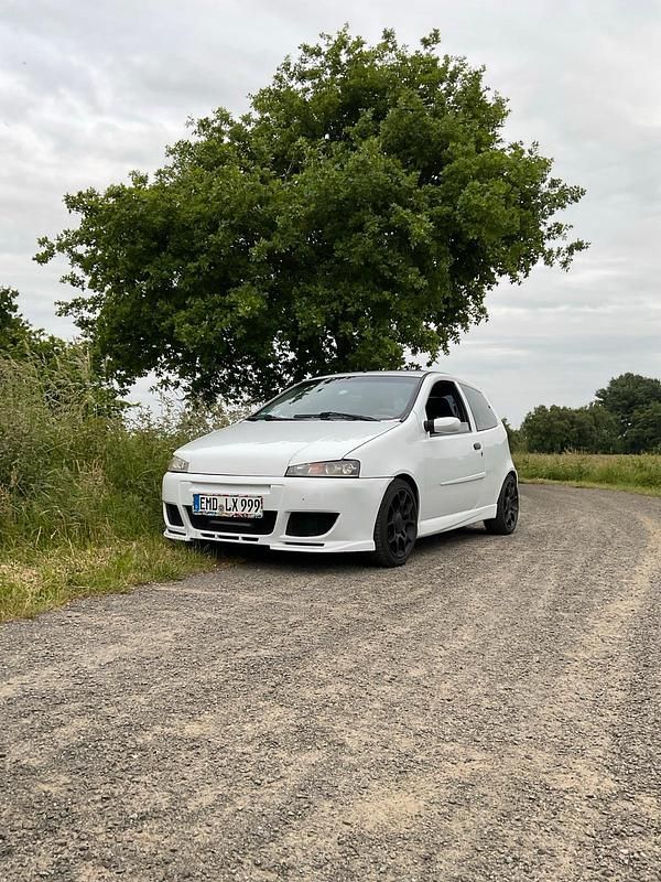 Weiß Gebraucht 2000 Fiat Punto Kleinwagen | 500 € (Guter Preis) - Bild 1/4