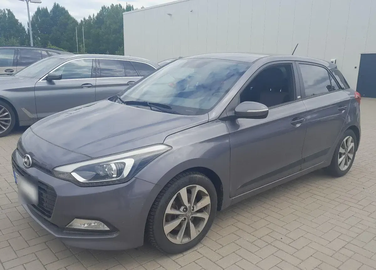 Gebraucht Hyundai i20 101 PS (74 kW) 2016 Grau Kleinwagen