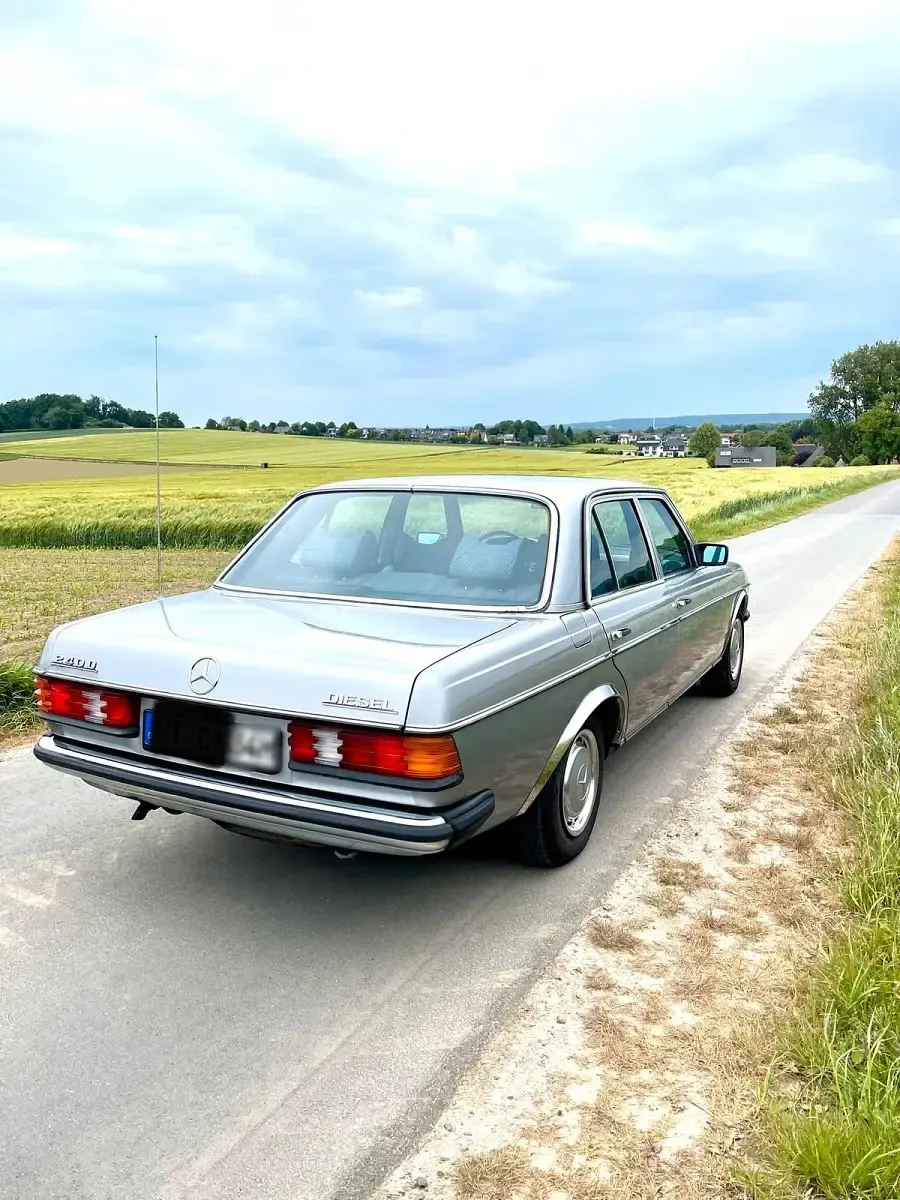 Gebraucht Mercedes 240 1977 Silber Limousine