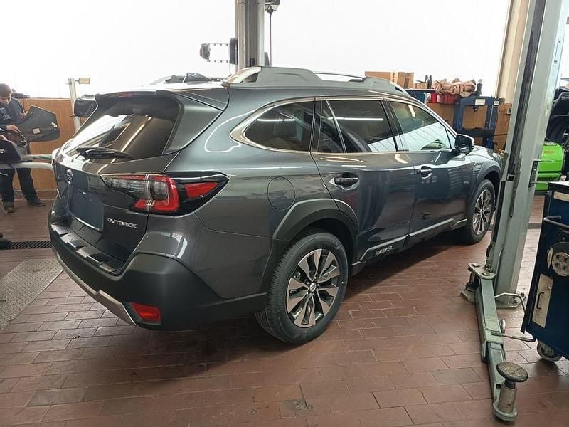 Gebraucht Subaru Outback Platinum 169 PS (124 kW) 2023 Grau Kombi
