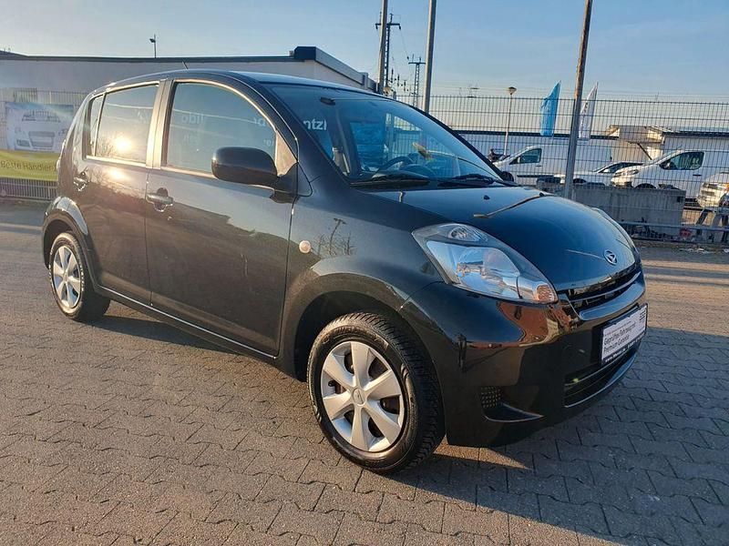 Gebraucht Daihatsu Sirion 69 PS (50 kW) 2011 Schwarz Kleinwagen