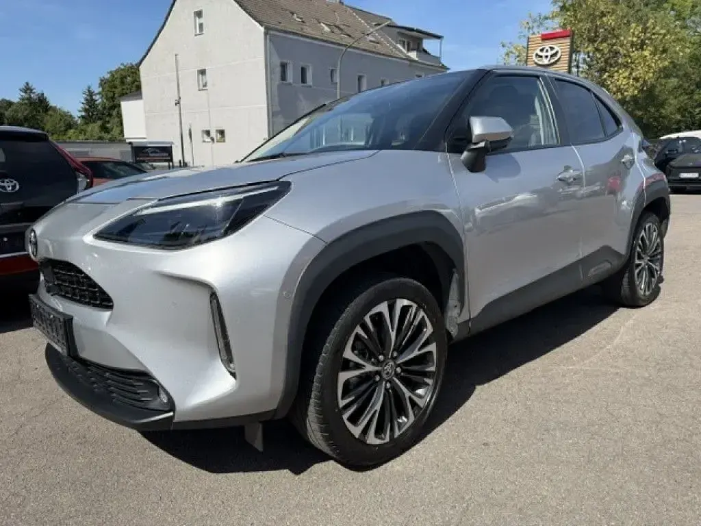 Gebraucht Toyota Yaris Cross Elegant 116 PS (85 kW) 2021 Silver metallic SUV