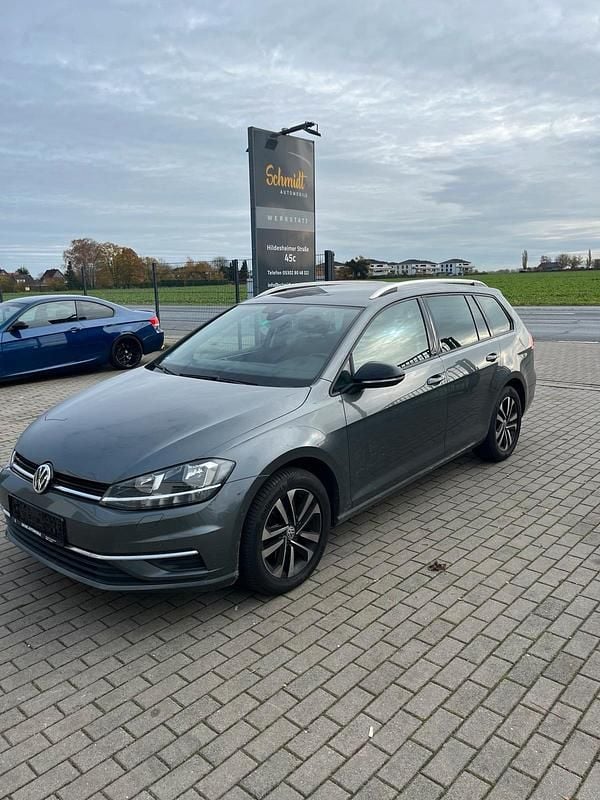 Grau Gebraucht 2020 VW Golf VII Kombi | 12.950 € (Superpreis) - Bild 1/4