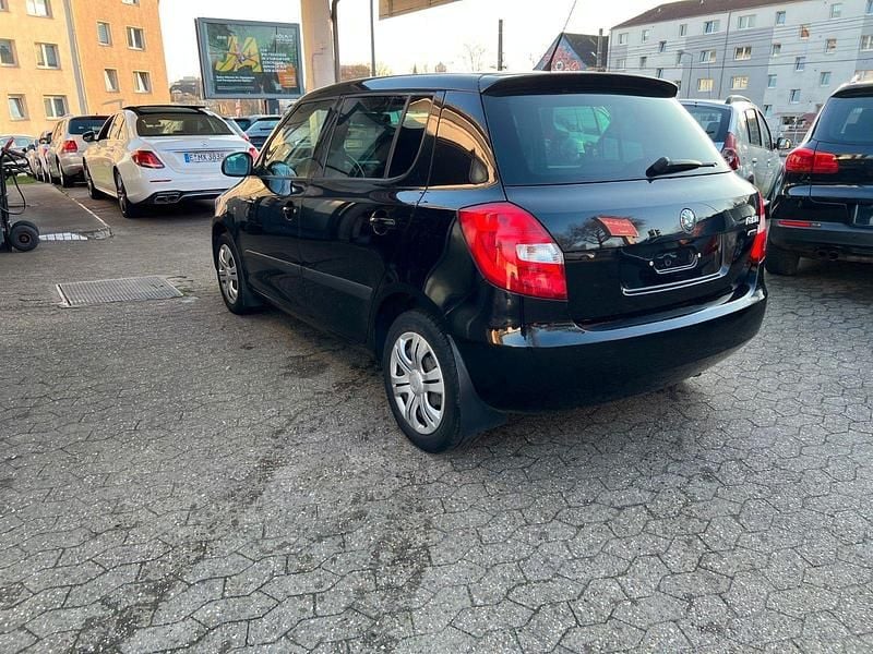 Gebraucht Skoda Fabia Ambiente 69 PS (50 kW) 2011 Schwarz Kleinwagen