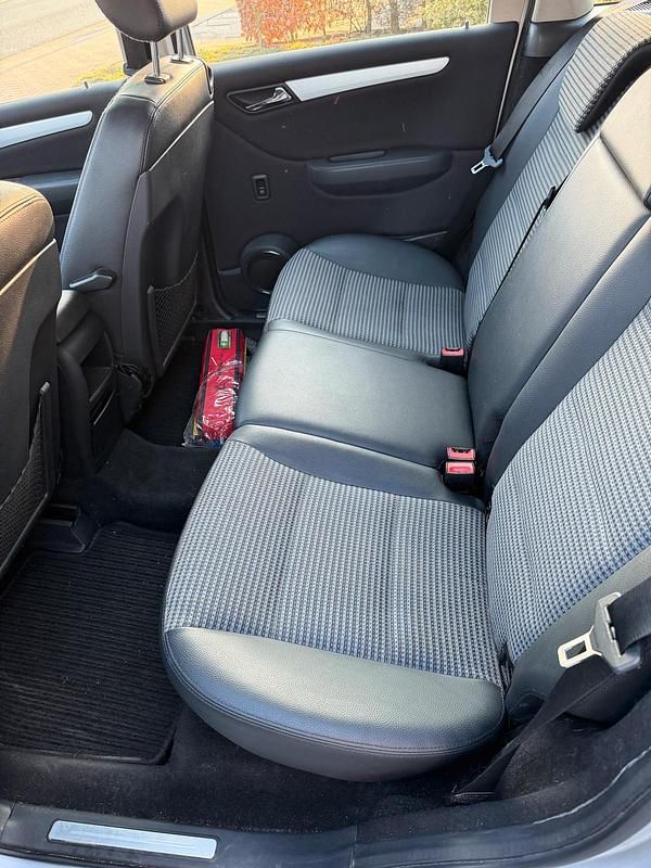 Gebraucht Mercedes B180 108 PS (79 kW) 2005 Silber Van / Kleinbus