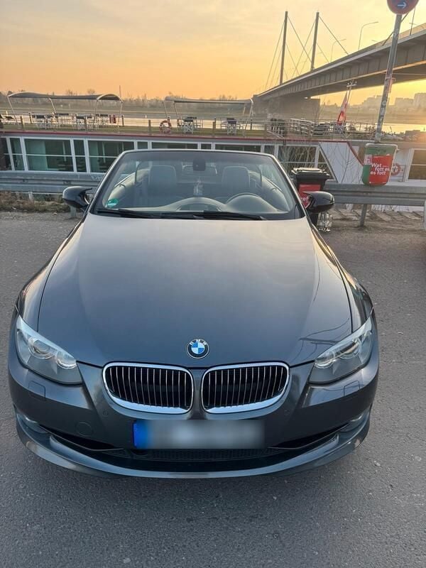 Grau Gebraucht 2012 BMW 330 Cabriolet Cabrio | 12.500 € (Superpreis) - Bild 1/4
