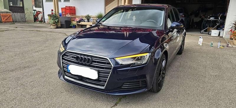 Blau Gebraucht 2016 Audi A3 Sportback Comfort Kombi | 14.999 € (Fairer Preis) - Bild 1/4