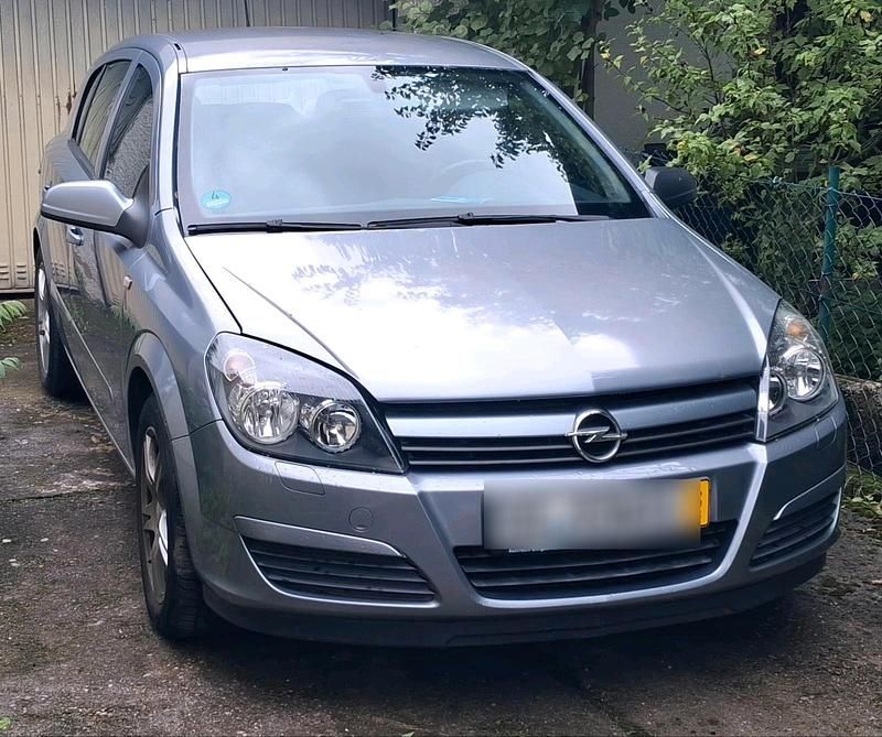 Silber Gebraucht 2005 Opel Astra Limousine | 2.990 € (Fairer Preis) - Bild 1/2