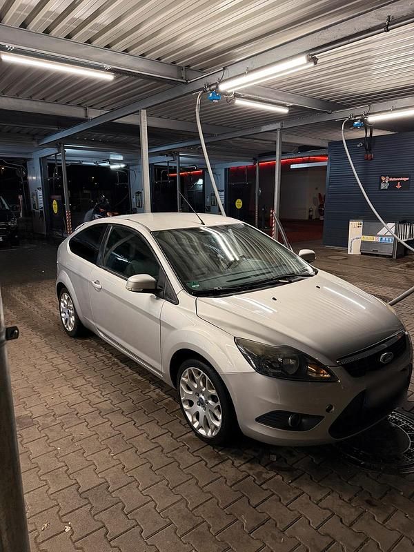 Gebraucht Ford Focus 2009 Silber Limousine