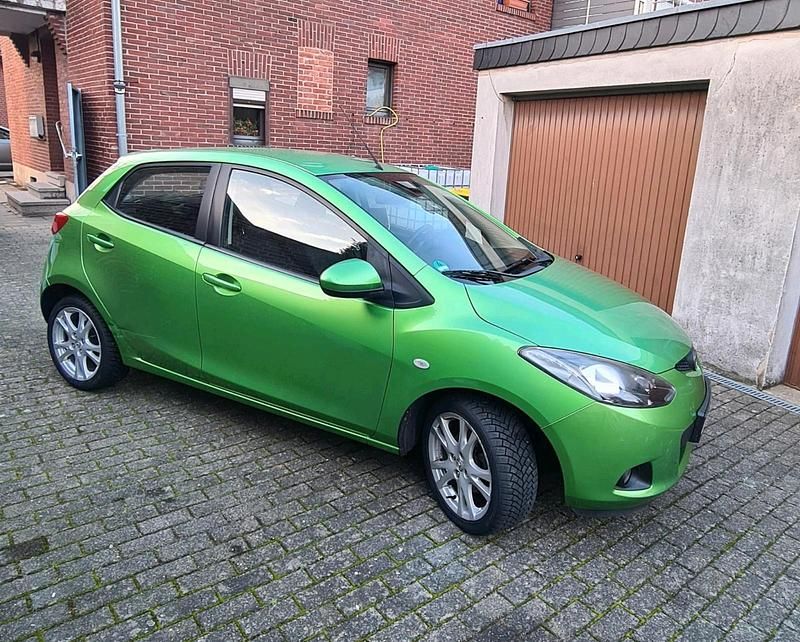 Gebraucht Mazda 2 86 PS (63 kW) 2010 Grün Kleinwagen