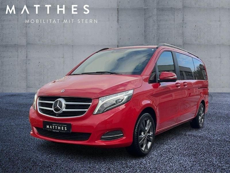Rot Gebraucht 2018 Mercedes V250 Van / Kleinbus | 42.899 € (Teuer) - Bild 1/4