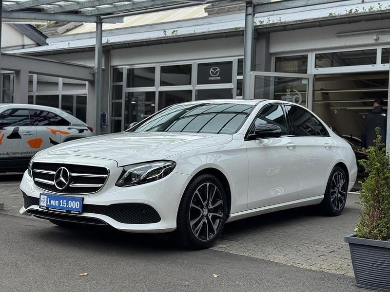 Weiß Gebraucht 2016 Mercedes E200 Night | 22.100 € (Fairer Preis) - Bild 1/4