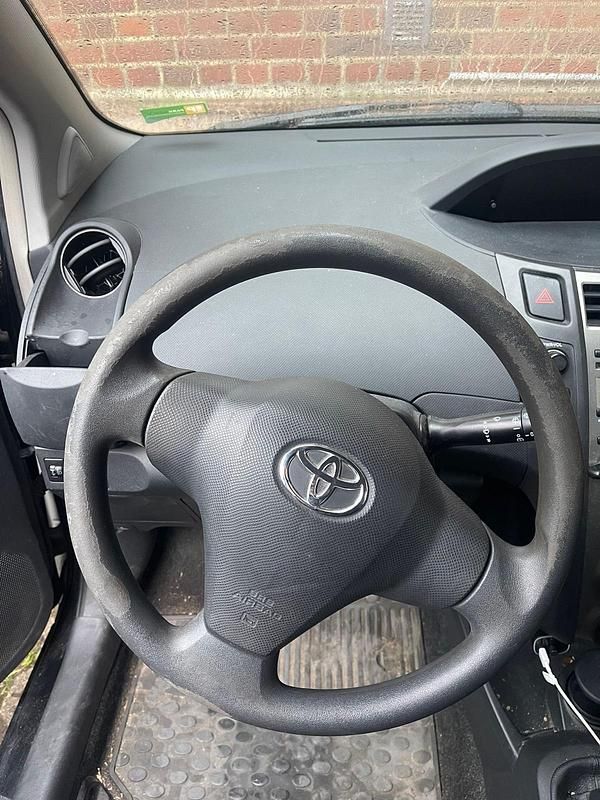 Gebraucht Toyota Yaris 69 PS (50 kW) 2009 Schwarz Kleinwagen