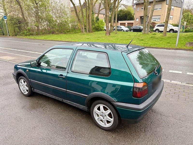 Second-hand VW Golf 75 CP (55 kW) 1996 Verde Coupe