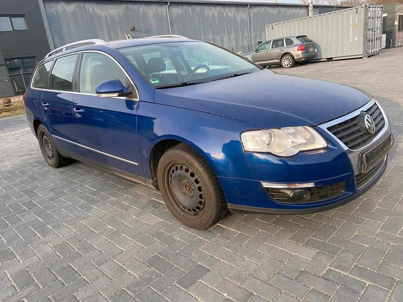 Gebraucht VW Passat 122 PS (89 kW) 2009 Blau Kombi