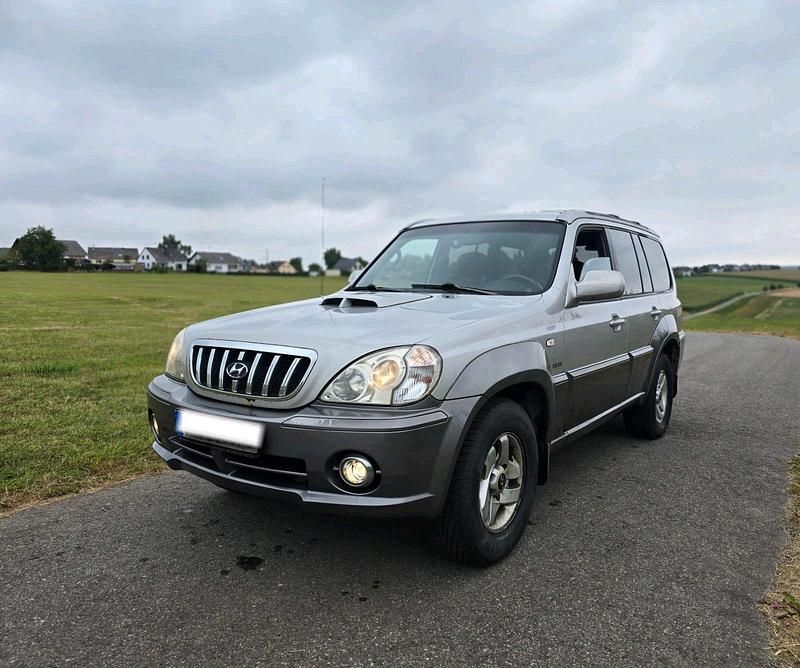 Grau Gebraucht 2004 Hyundai Terracan SUV | 2.490 € (Superpreis) - Bild 1/4