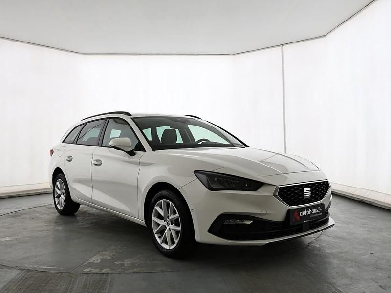 Weiß Gebraucht 2023 Seat Leon Style Kombi | 19.220 € (Fairer Preis) - Bild 1/4