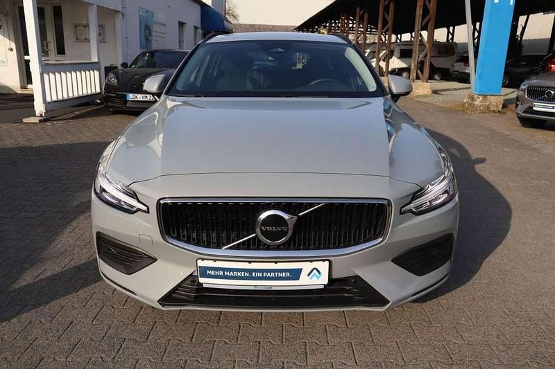 Gebraucht Volvo V60 Core 197 PS (144 kW) 2024 Vapour grey Kombi