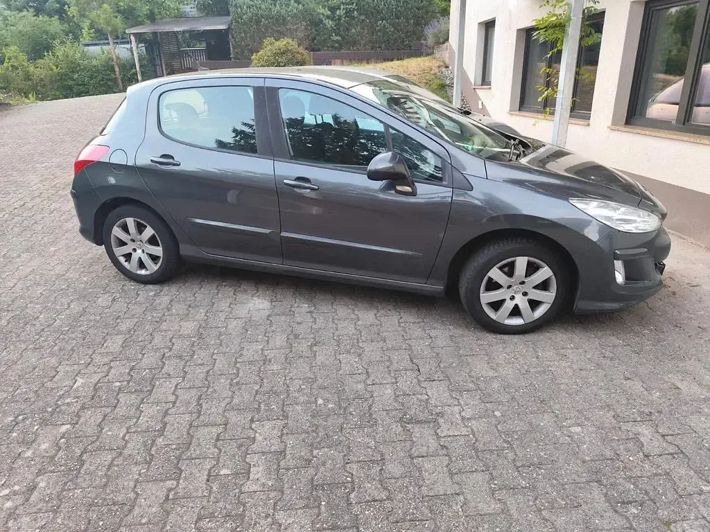 Gebraucht Peugeot 308 Platinum 120 PS (88 kW) 2010 Limousine