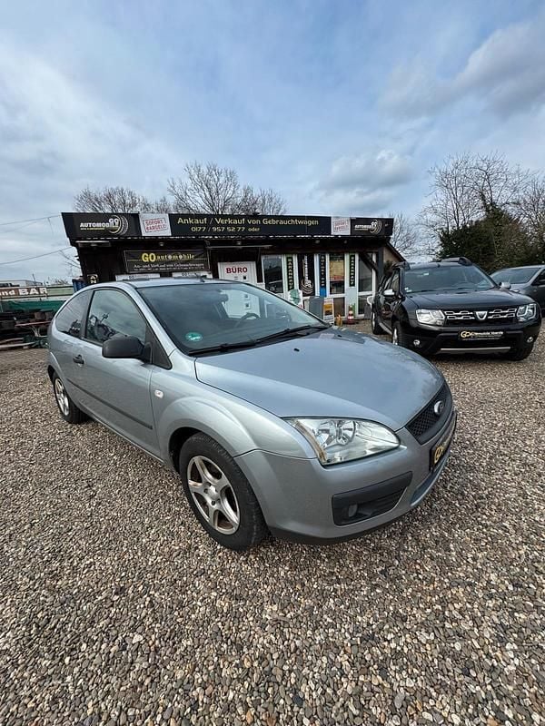Gebraucht Ford Focus Ghia 101 PS (74 kW) 2005 Silber Limousine