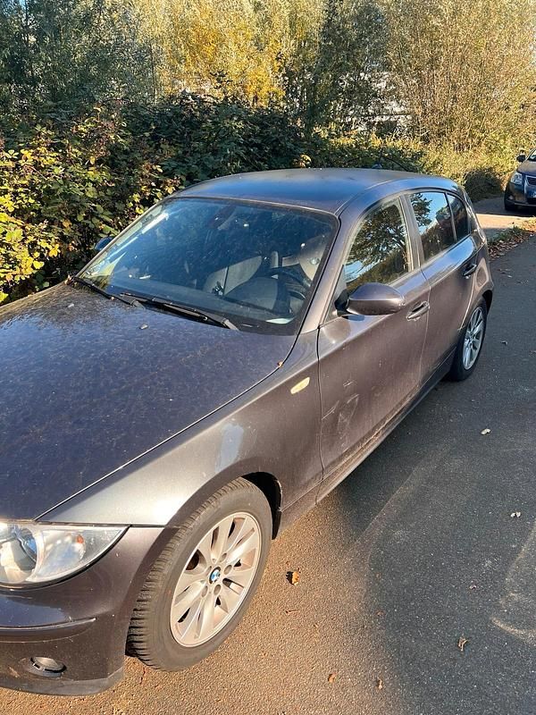 Grau Gebraucht 2006 BMW 118 Kleinwagen | 2.500 € (Superpreis) - Bild 1/4