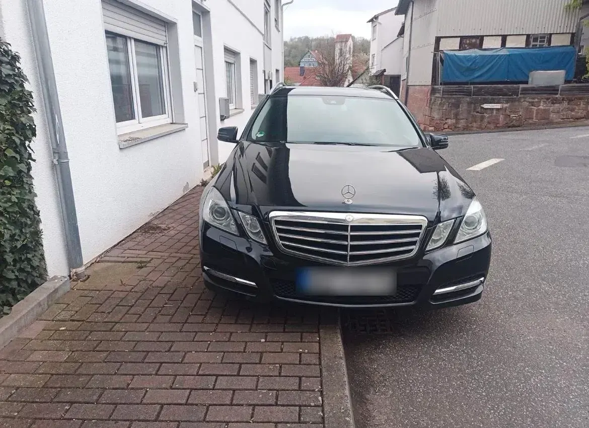 Gebraucht Mercedes E250 204 PS (150 kW) 2011 Schwarz Kombi